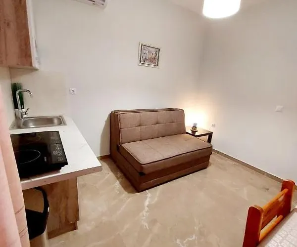 Anna's Apartments, 2 Апартаменты Толон